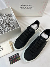 Load image into Gallery viewer, Mcqueen black/white trainers
