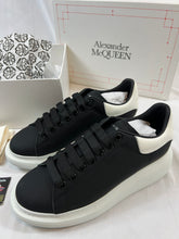 Load image into Gallery viewer, Mcqueen black/white trainers
