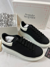 Load image into Gallery viewer, Mcqueen black/white trainers
