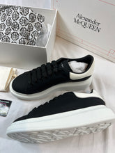 Load image into Gallery viewer, Mcqueen black/white trainers
