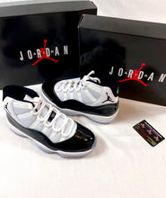 Load image into Gallery viewer, AJ 11 Retro black white concord
